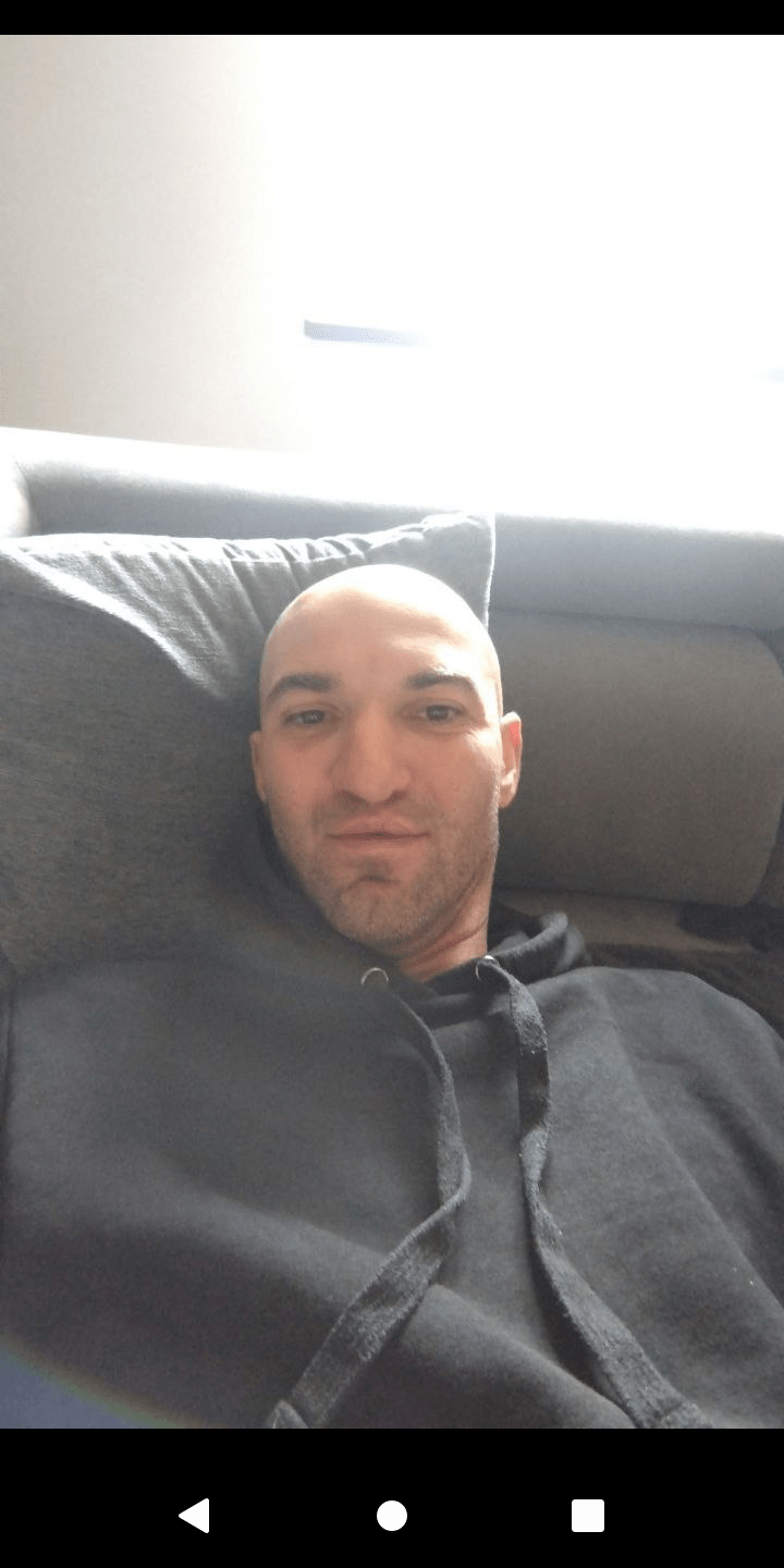 Seni, 40 ans, Sully-la-Chapelle